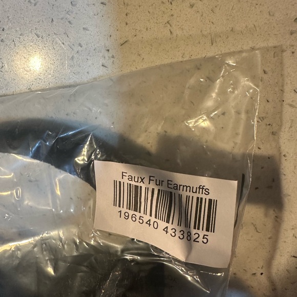 AEROSOLES Faux Fur Earmuffs - NEW in plastic - Picture 7 of 12